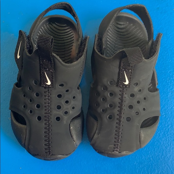 Nike baby sandals size 5C - Picture 1 of 3